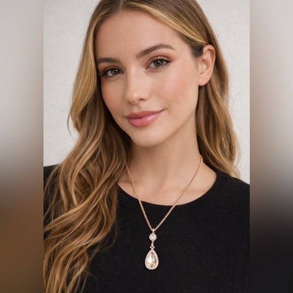 Givenchy 
Rose gold tone necklace - Picture 8 of 9